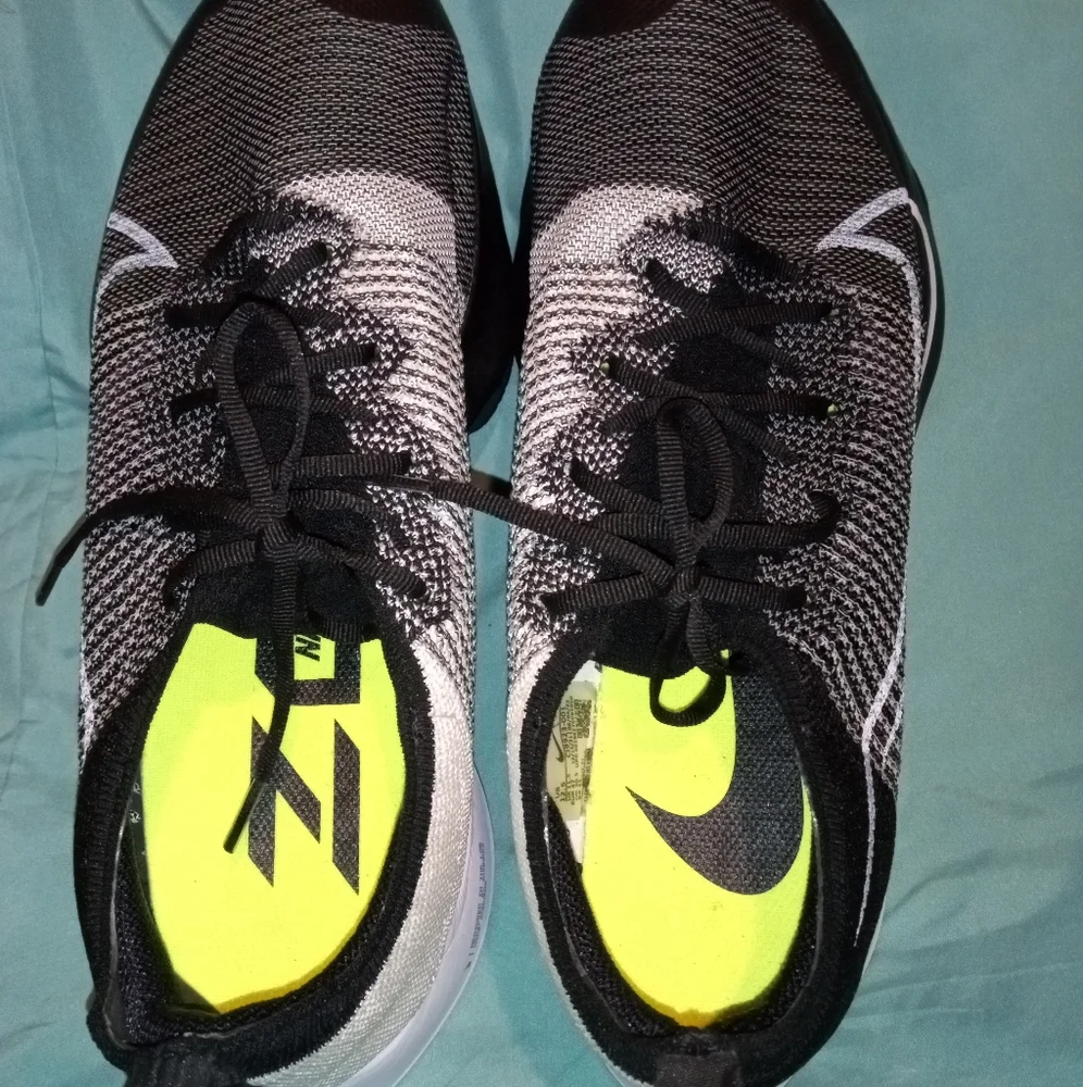 Nike Zoom Sneakers - Picture 3 of 8